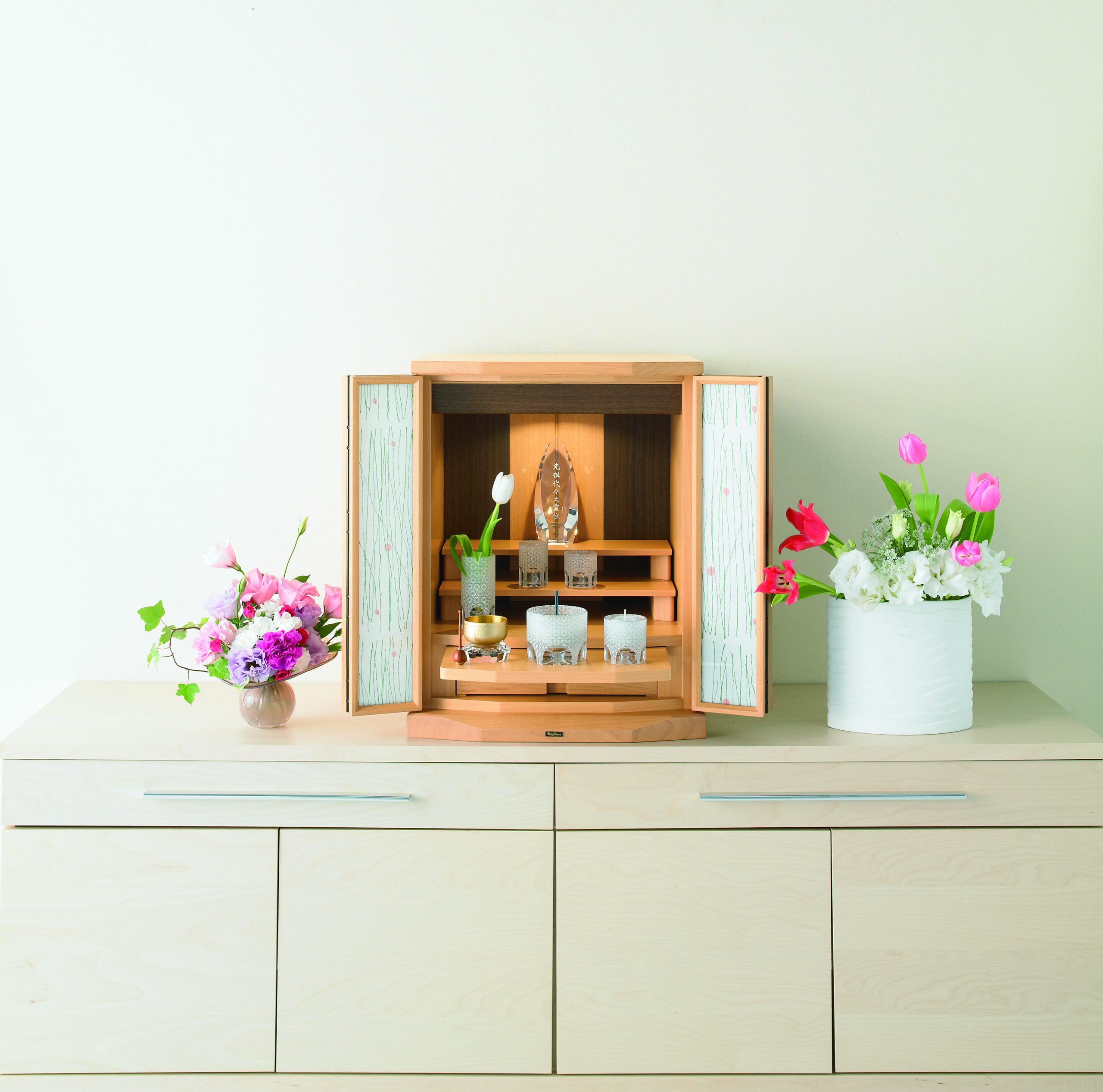 仏花に向いているお花はどんな花 洋型仏壇編 A Life ア ライフ これからの暮らしスタンダード 仏花に向いているお花はどんな花 洋型仏壇編 A Life ア ライフ これからの暮らしスタンダード