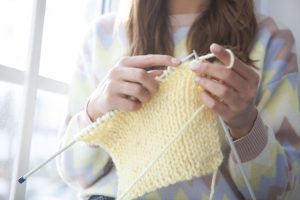 寒い冬をほっこり楽しむ趣味 編み物