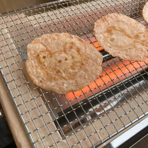 宮城県 塩釜市　海の恵みを自分で焼いちゃう！　海鮮せんべい塩竃